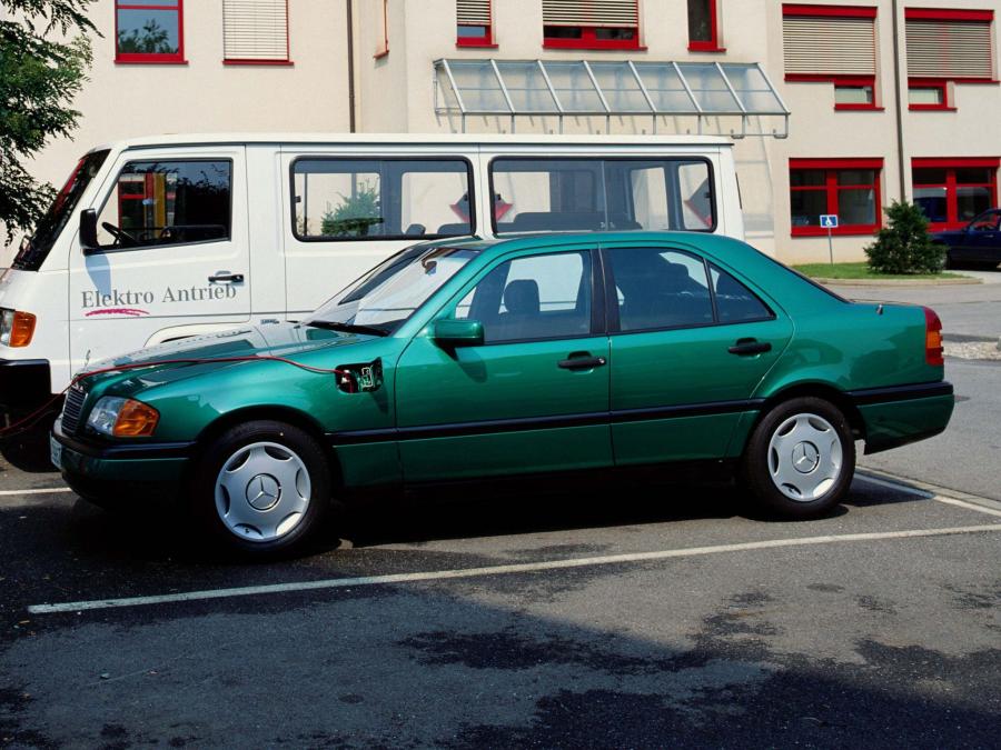  Mercedes-Benz C-Class Elektroantrieb 2004 года  (фото 4 из 5)
